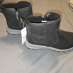 NWT Khombu Women's Dusk Boots